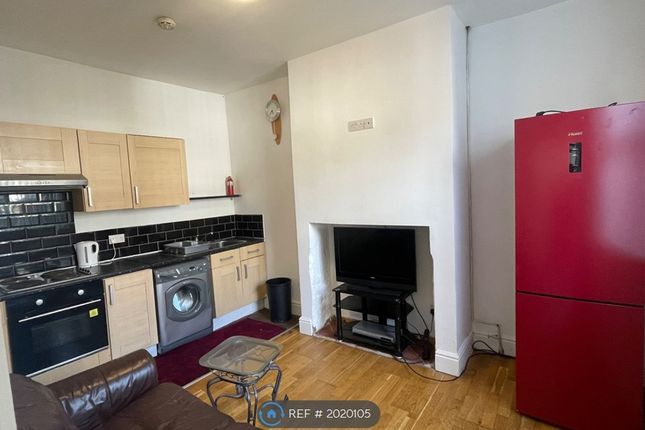 Thumbnail Room to rent in Yews Mount, Huddersfield