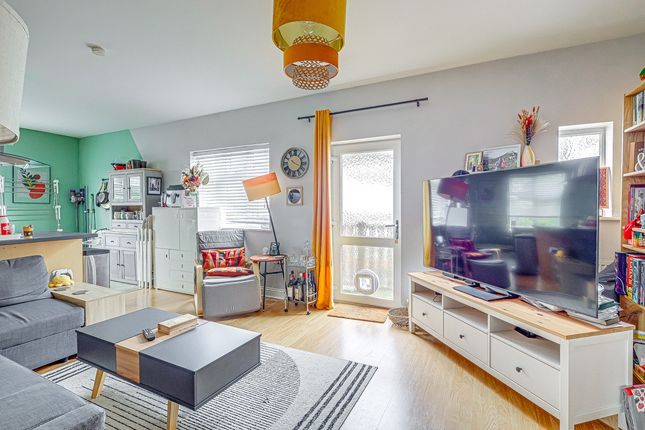Flat FLAT 4, THE GABLES, 27, Northville Drive, Westcliff-on-sea photo 4