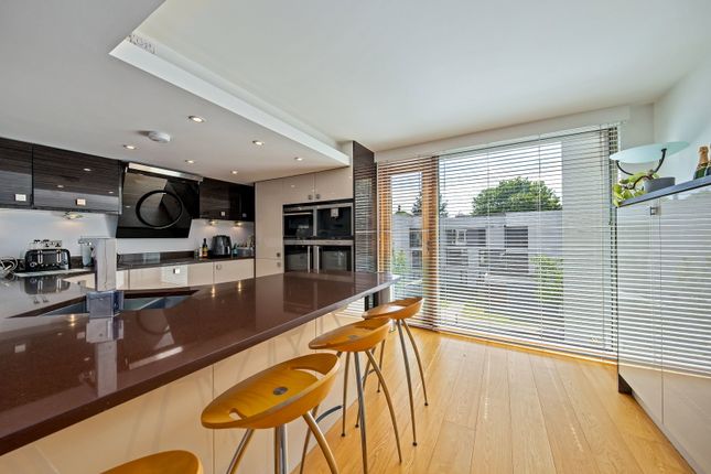49, Rivermead Close, Teddington photo 4