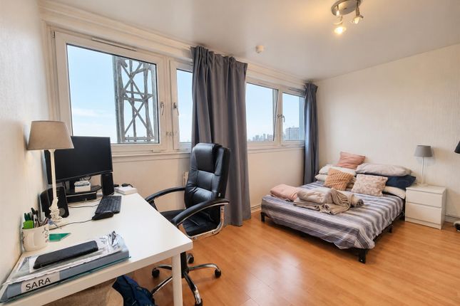 Flat 44, Aubrey Moore Point, Abbey Lane, London photo 4