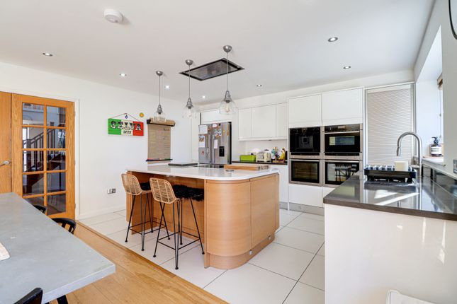 10, Meadway, Harpenden photo 4