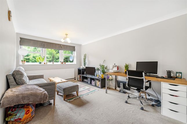 Flat for sale in Franklin Close, West Norwood