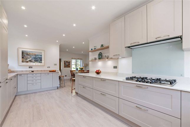 Claymore, 2, Oak Close, Tadley photo 4