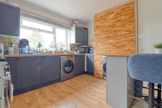 24, Jaywick Lane, Clacton on Sea photo 3
