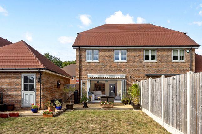 18 Dadswell Drive, Billingshurst photo 3