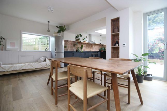 4, Barton Lane, Barton On Sea photo 4