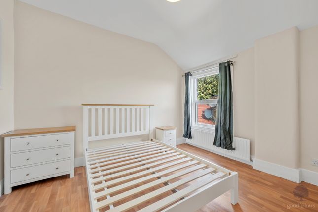 18b, Gorringe Park Avenue, Mitcham photo 5
