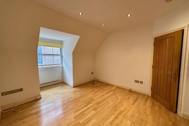 Flat to rent in Rosslyn Road, Watford