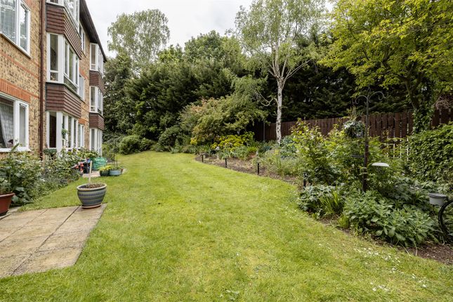 Flat 18 Ullswater Court, 1, Glebelands Avenue, South Woodford photo 4
