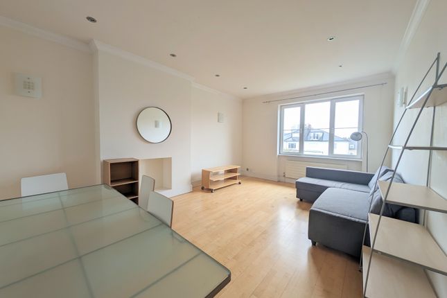 Flat to rent in Belsize Square, London