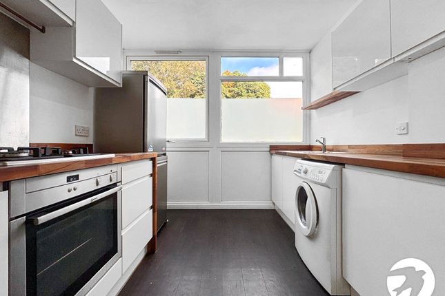 101, Tarnwood Park, London photo 5