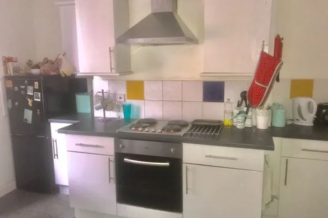 A Functional And Tidy Kitchenette With Modern Appl...