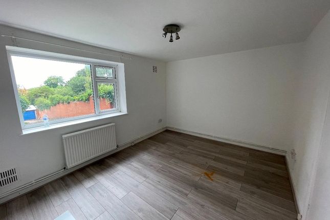 Flat 6 Lupus Court, 351 Grange Road, London photo 3