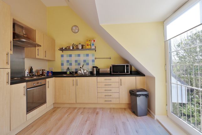 73, Watersmeet, Hitchin photo 2