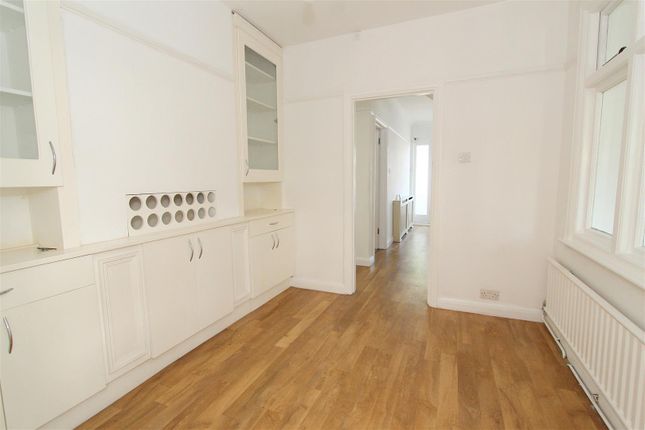 31, Redford Avenue, Wallington photo 4