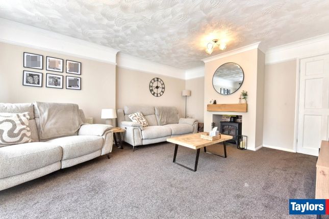 4, Freeland Grove, Kingswinford photo 2
