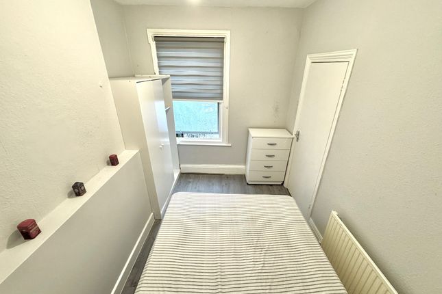 34, Dowsett Road, London photo 3