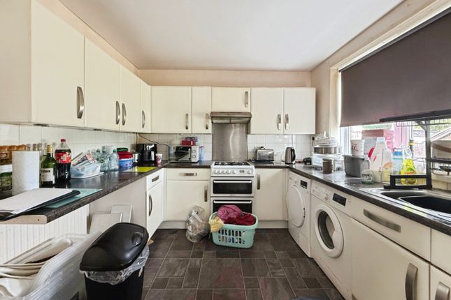 24, Laxey Crescent, Leigh photo 4