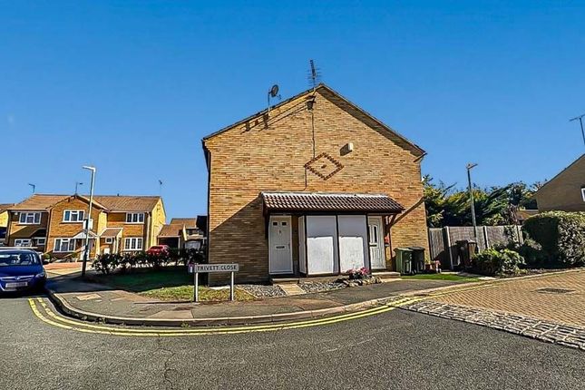 1a, Trivett Close, Greenhithe photo 4