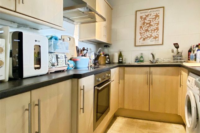31, Milton Gardens, Berkshire photo 2