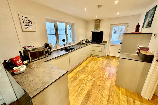 Artro House, Church Road, Goodwick photo 3