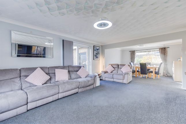 27, Chartwell Drive, Cardiff photo 4