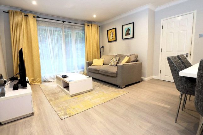 42, Cedar Court, Epping photo 3