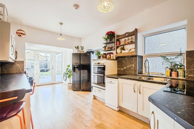 8, The Avenue, Carmarthenshire photo 3