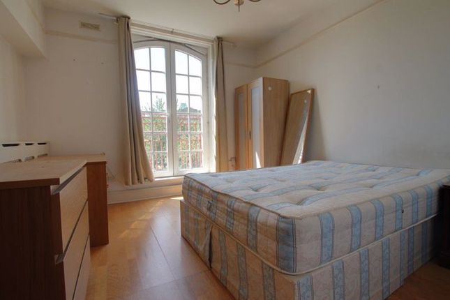 Flat 29,Tabard House, Manciple Street, London photo 4