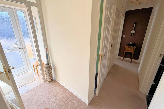28, Warwick Place, Tywyn photo 4