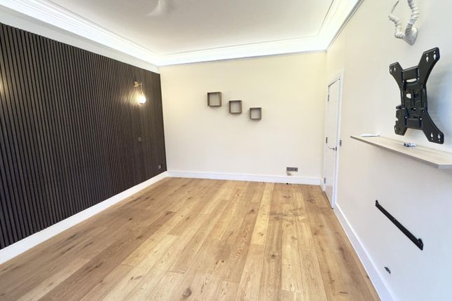 Flat 7, 22, Gledhow Gardens, London photo 4