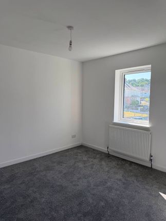 6, Caradoc Avenue, Barry photo 4