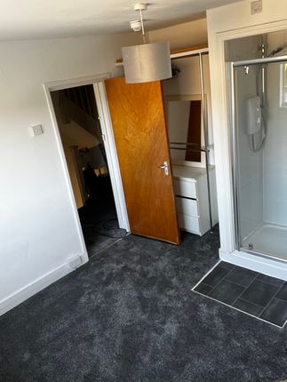 Flat 3 120, New Road, London photo 5