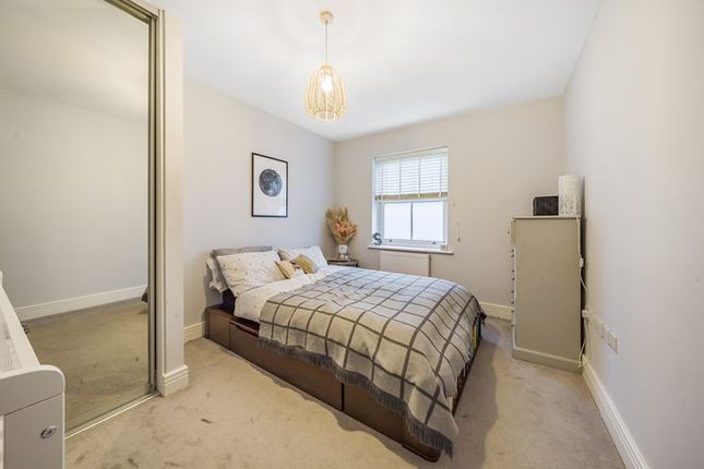 Flat for sale in Drummond Court, Worcester Park, Surrey