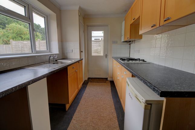 17, Shyshack Lane, Tadley photo 4