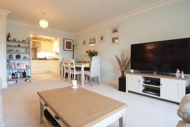 Flat for sale in Cheam Road, Ewell
