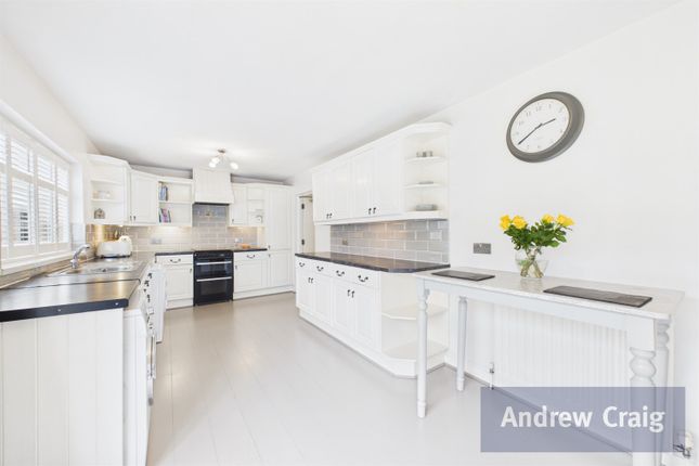 11 Whitby Avenue, South Bents, Sunderland photo 3