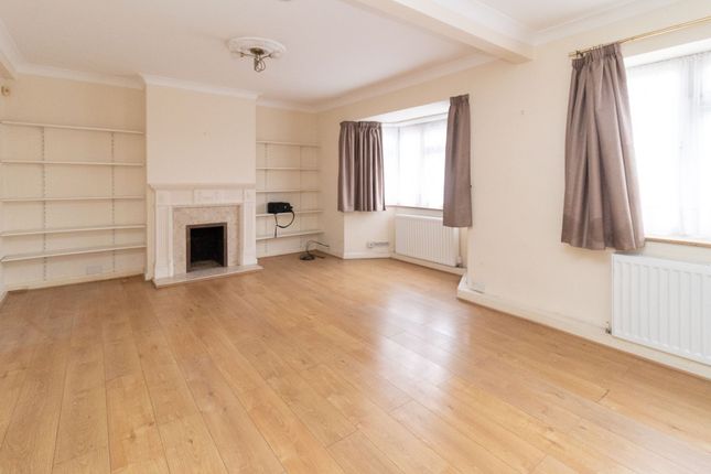 1 Penshurst Court, Edgware photo 3