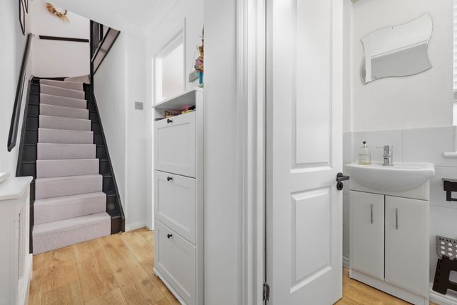 6 Sussex Way, Billericay photo 2