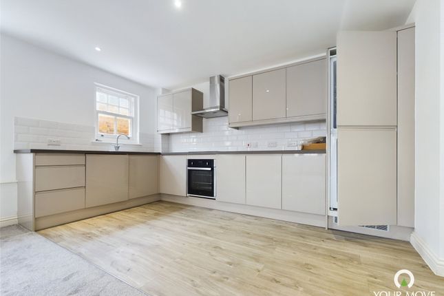 Flat to rent in High Street, Broadstairs, Kent