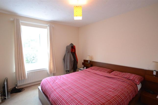 67, Jessett Drive, Fleet photo 5