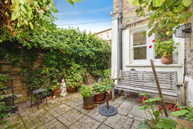 25, White Horse Lane, London photo 4