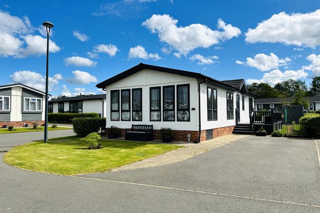 2-bed caravan on 5, Orange Oak, Selby, £200,000