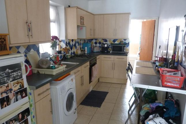 Flat to rent in Cyfarthfa Street, Roath, Cardiff