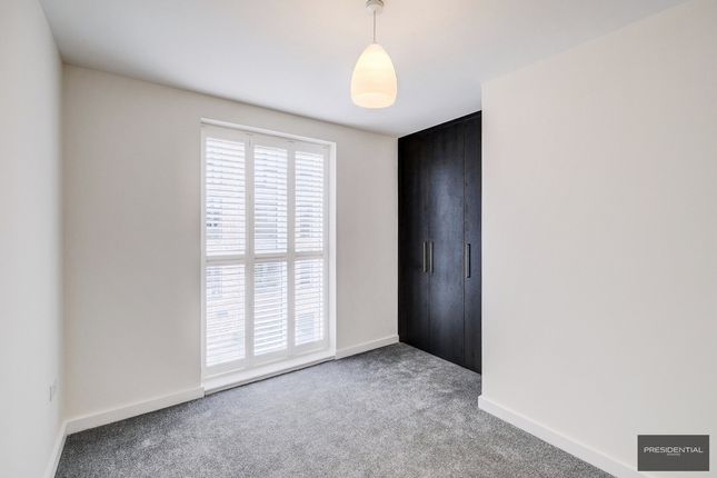 Flat to rent in Academy Way Epping Gate, Loughton