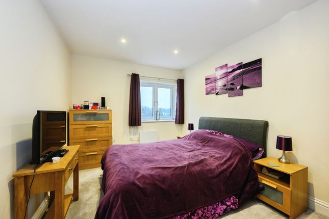 Flat 8, 167, Godstone Road, Kenley photo 4