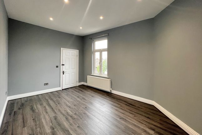 Flat to rent in Fulham Palace Road, London