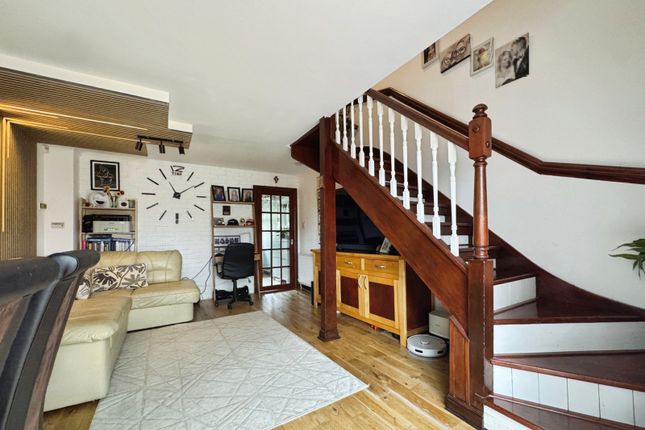 31, Daventry Court, Berkshire photo 2