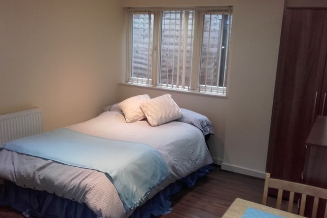 Thumbnail Room to rent in Ash Grove, Cricklewood