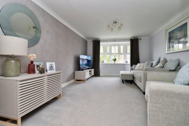 6, Laurel Way, Canterbury photo 2